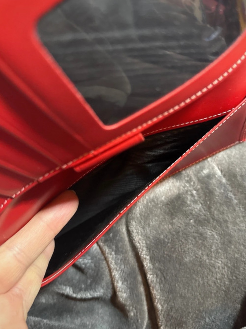 “Pre-Owned” DOONEY & BOURKE RED LEATHER 
TRI-FOLD WALLET.  Excellent Condition! - Picture 12 of 16